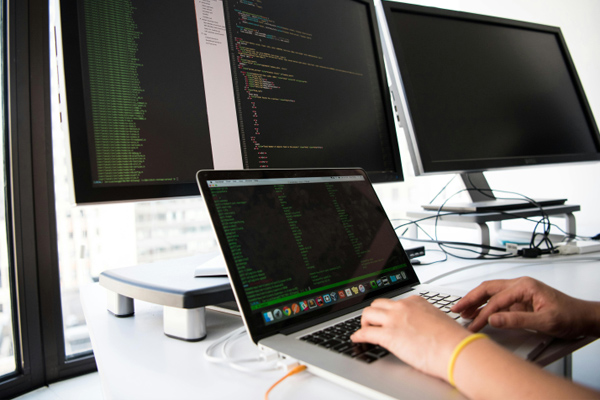 斯路迅電子取得移動電源與逆變器模塊電路，提升移動電源的穩定性:模塊電源